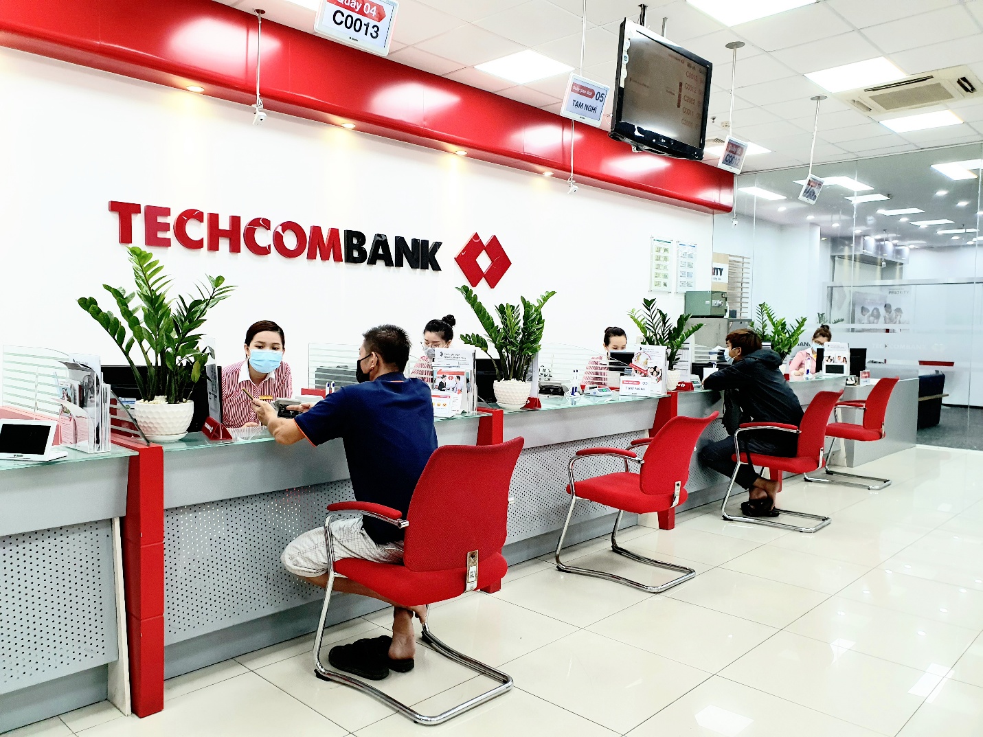 Techcombank tự tin với hai kịch bản lợi nhuận năm 2026, nhắm cơ hội từ hạ tầng