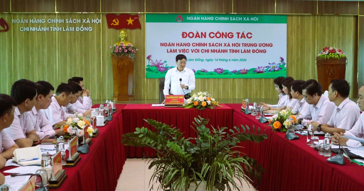 Ông Dương Quyết Thắng, Tổng Giám đốc NHCSXH phát biểu tại buổi làm việc với chi nhánh tỉnh Lâm Đồng, 