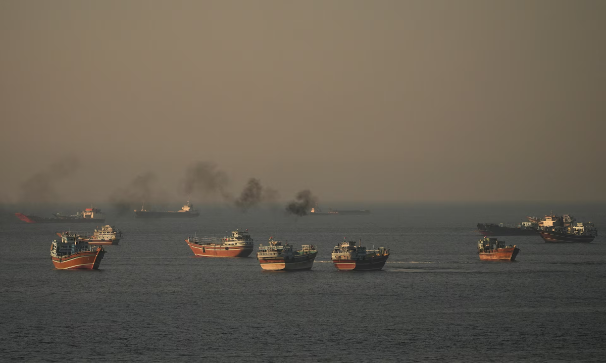 Eo biển Hormuz nhìn từ phía Oman ngày 15.06.2026. Ảnh Reuters.png