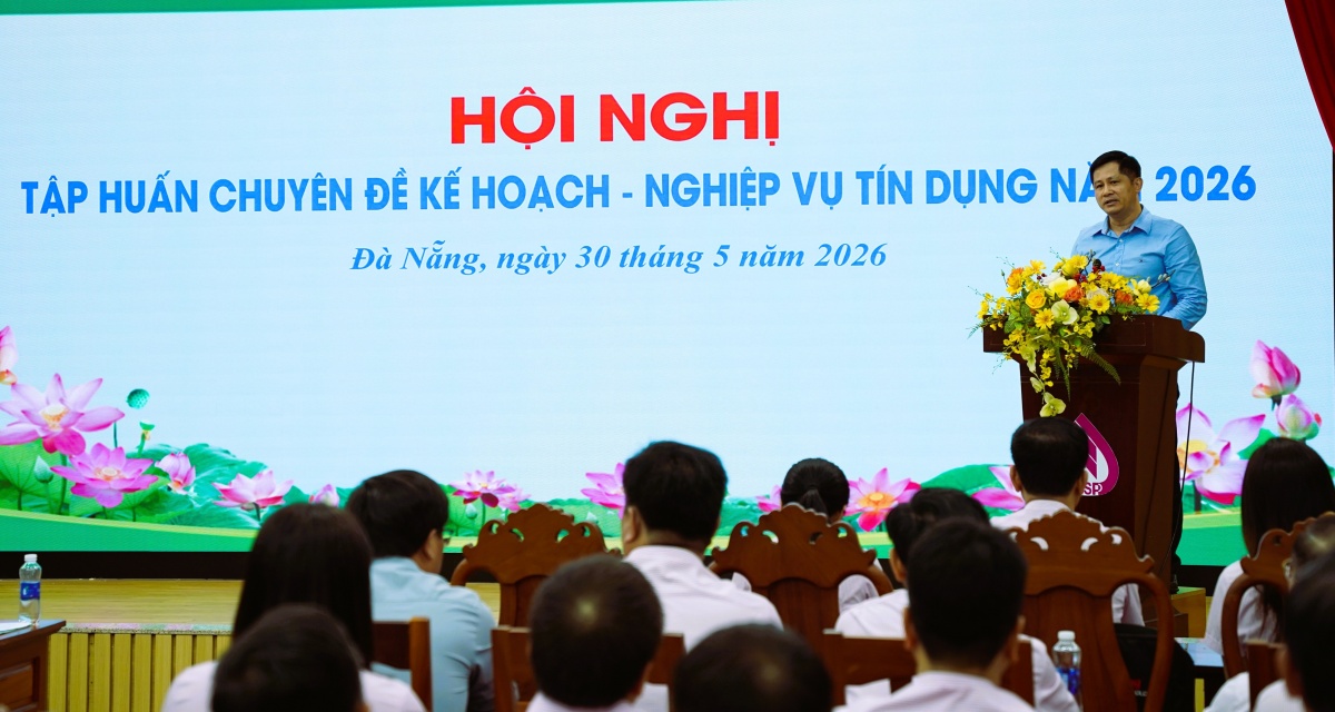Ông Đoàn Ngọc Chung – Giám đốc Chi nhánh NHCSXH thành phố phát biểu chỉ đạo Hội nghị tập huấn nghiệp vụ chuyên đề Kế hoạch-Nghiệp vụ tín dụng năm 2026.