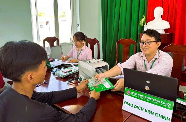 Khánh Hòa giải ngân khoản vay đầu tiên cho người sau cai nghiện