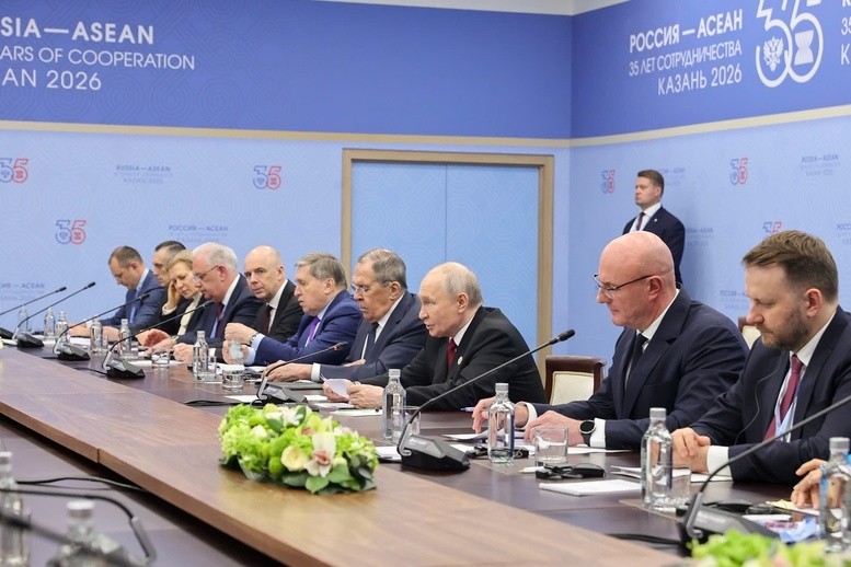 Tổng thống Nga Vladimir Putin bày tỏ cảm ơn phía Việt Nam đã phối hợp chặt chẽ, đóng góp tích cực vào thành công của Hội nghị Cấp cao Kỷ niệm 35 năm quan hệ ASEAN - Nga. Ảnh VGP.jpg