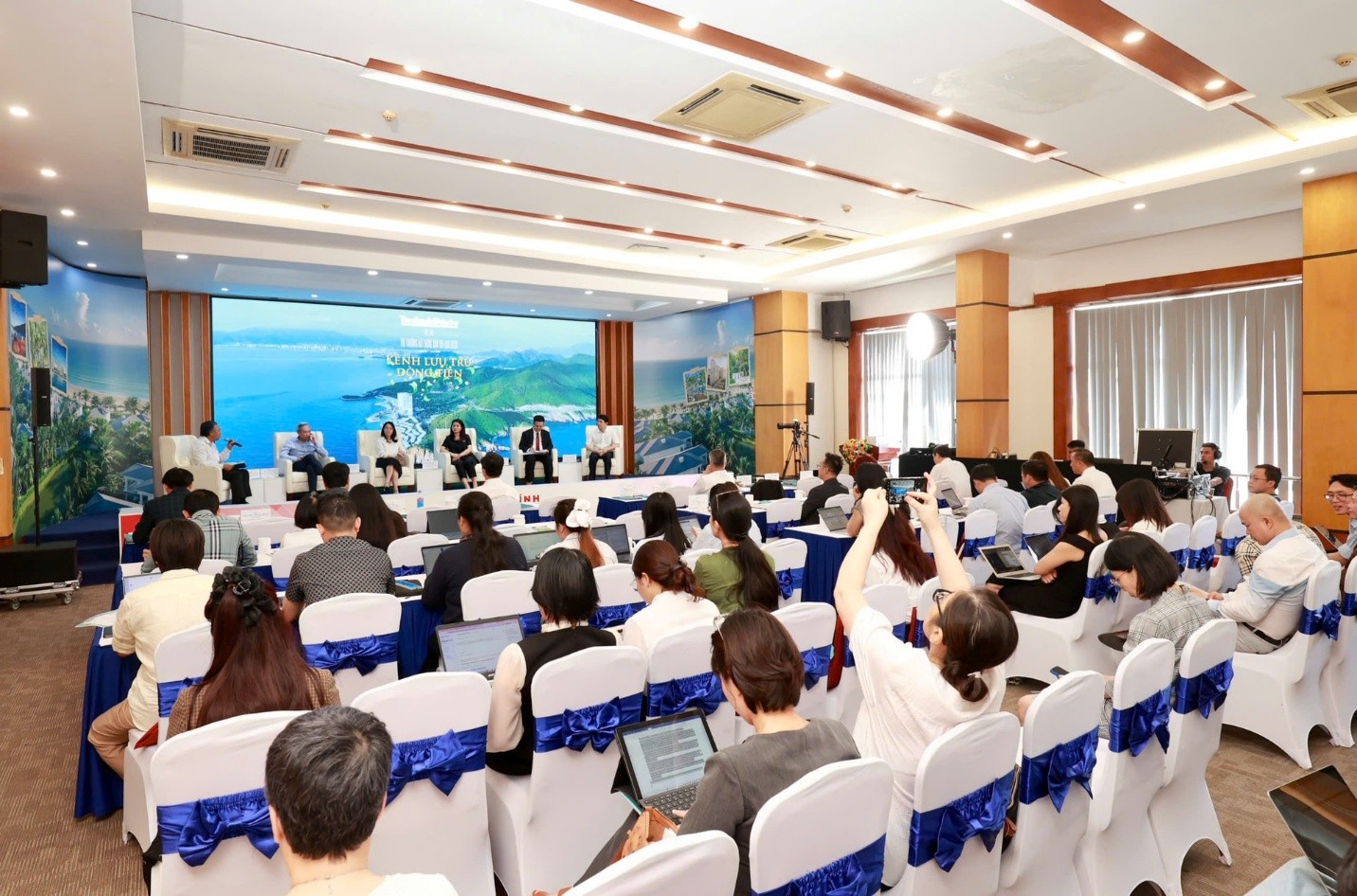 Toàn cảnh hội thảo.jpg