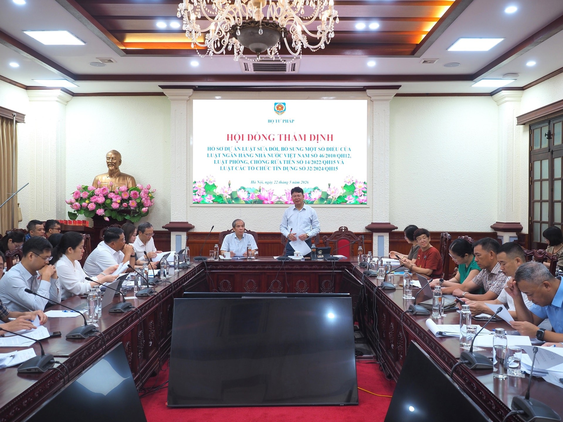 Thứ trưởng Nguyễn Thanh Tịnh phát biểu trong cuộc họp (Ảnh Bộ Tư pháp).jpg