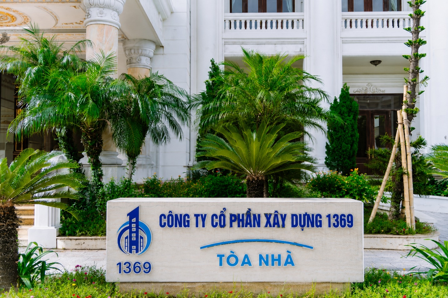 Bán cổ phiếu giá thấp hơn thị giá gần 50%, C69 muốn làm gì với 300 tỷ đồng?