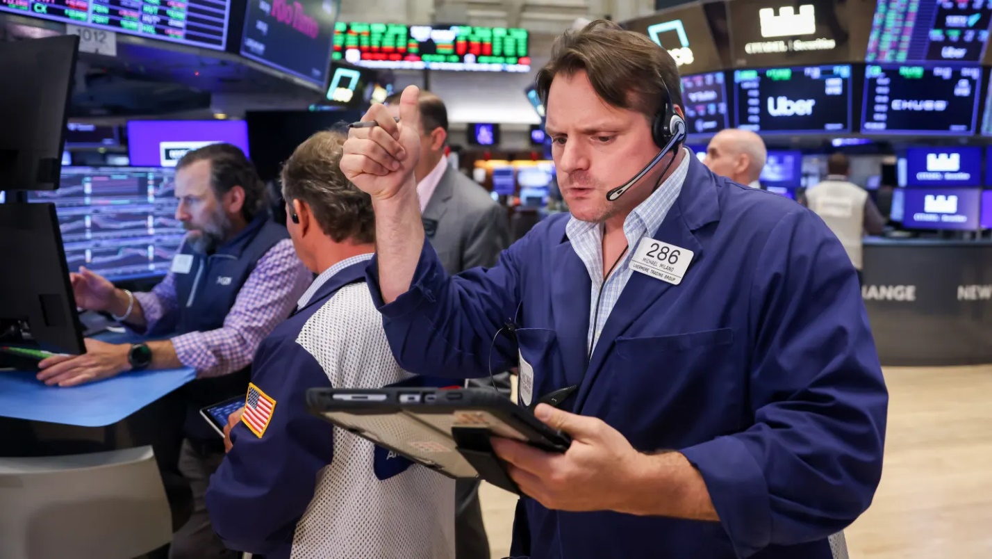 Nasdaq Composite giảm 4 phiên liên tiếp, Apple mất 6% vì chi phí chip leo thang