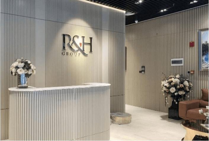 R&amp;H Group báo khó khăn dòng tiền, chưa thanh toán lãi trái phiếu đúng hạn