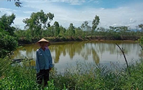 Mô hình vay vốn đầu tư cải tạo ao hồ nuôi tôm của bà Nguyễn Thị Liên ở thôn Tân Hóa, xã Nam Ba Đồn.
