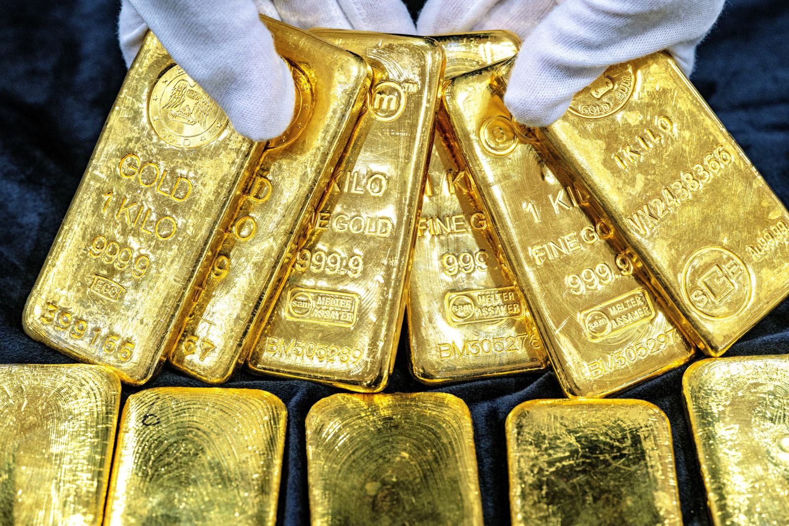 Giá vàng bật tăng sau phát biểu của Chủ tịch Fed, nhà đầu tư chờ tín hiệu mới