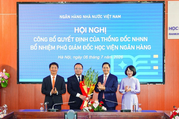 Công bố Quyết định bổ nhiệm Phó Giám đốc Học viện Ngân hàng