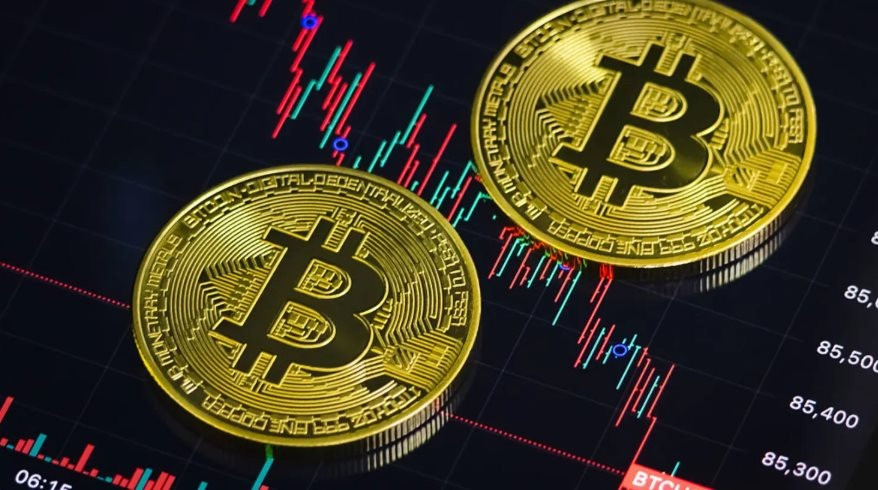 Bitcoin áp sát 64.000 USD, hơn 450 triệu USD lệnh bán khống bị xóa sổ