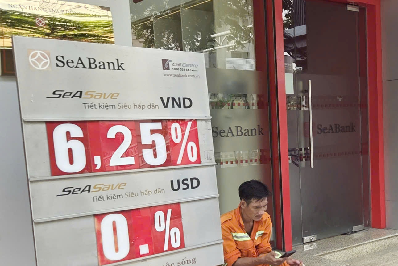 Maybank dự báo lãi suất thị trường sẽ hạ nhiệt trong nửa cuối năm 2026 sau khi vừa nhà điều hành có những động thái chính sách - Ảnh: Đình Hải