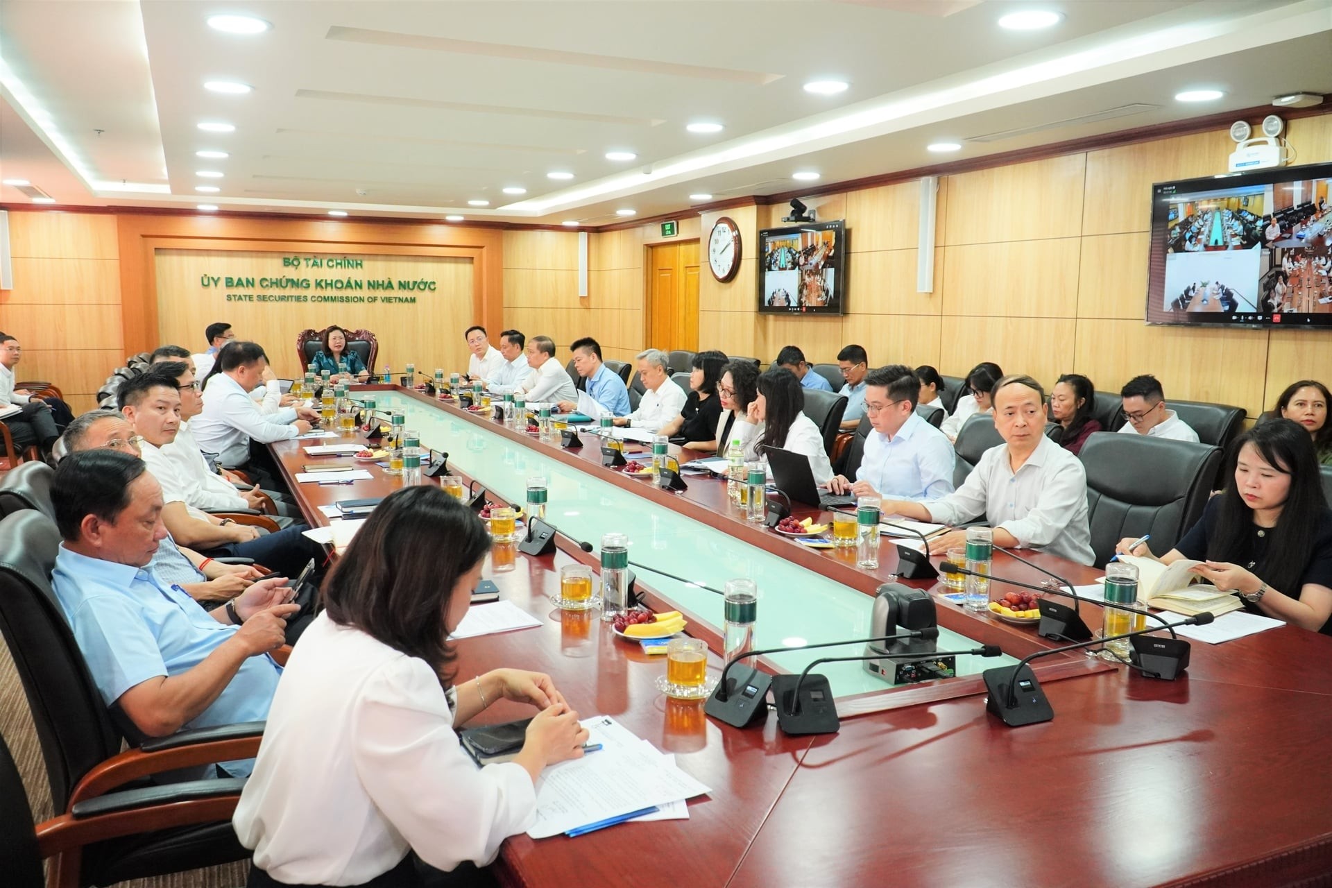Hội nghị sơ kết 6T của UBCKNN.jpg