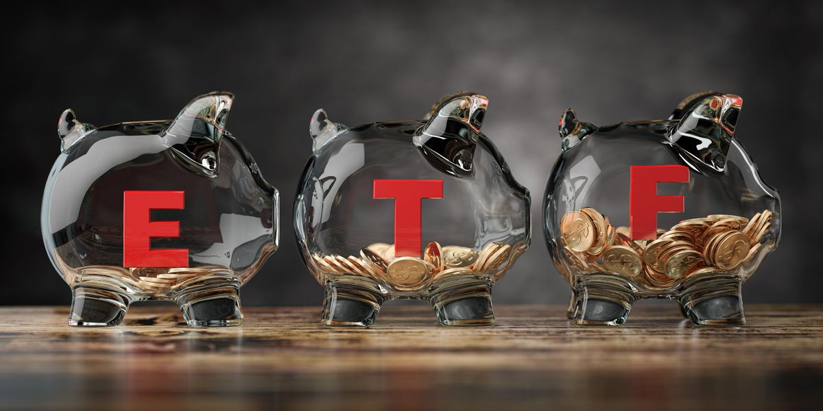 Hai quỹ ETF lớn nhất cùng bị rút vốn, dòng tiền đang tìm điều gì?