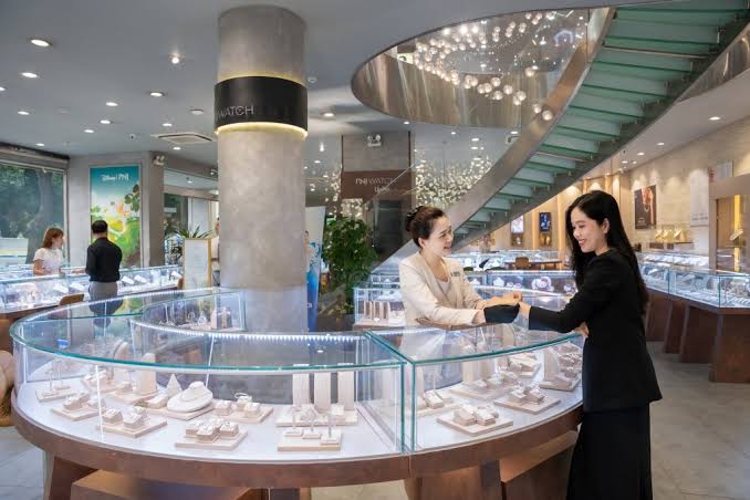 PNJ đối mặt áp lực kép: Cổ phiếu lao dốc, khối ngoại liên tục rút vốn