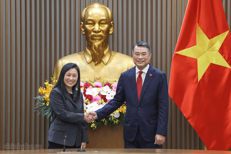 Thủ tướng Chính phủ Lê Minh Hưng tiếp Đại sứ Đặc mệnh toàn quyền Hợp chúng quốc Hoa Kỳ tại Việt Nam Jennifer Wicks.png