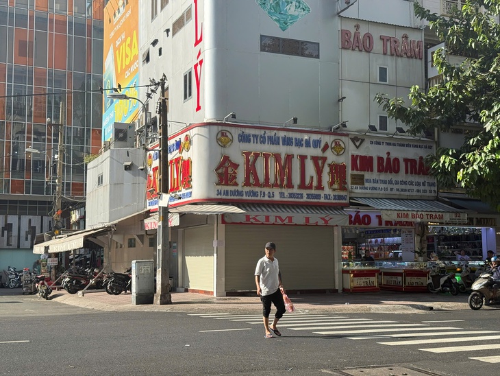 Bà chủ tiệm vàng Kim Lý kiếm tiền ra sao trước khi bị bắt trong vụ án 30.000 viên kim cương?