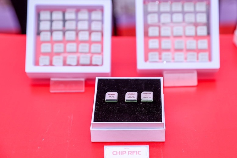 Các sản phẩm chip trưng bày tại Lễ khởi công.jpg