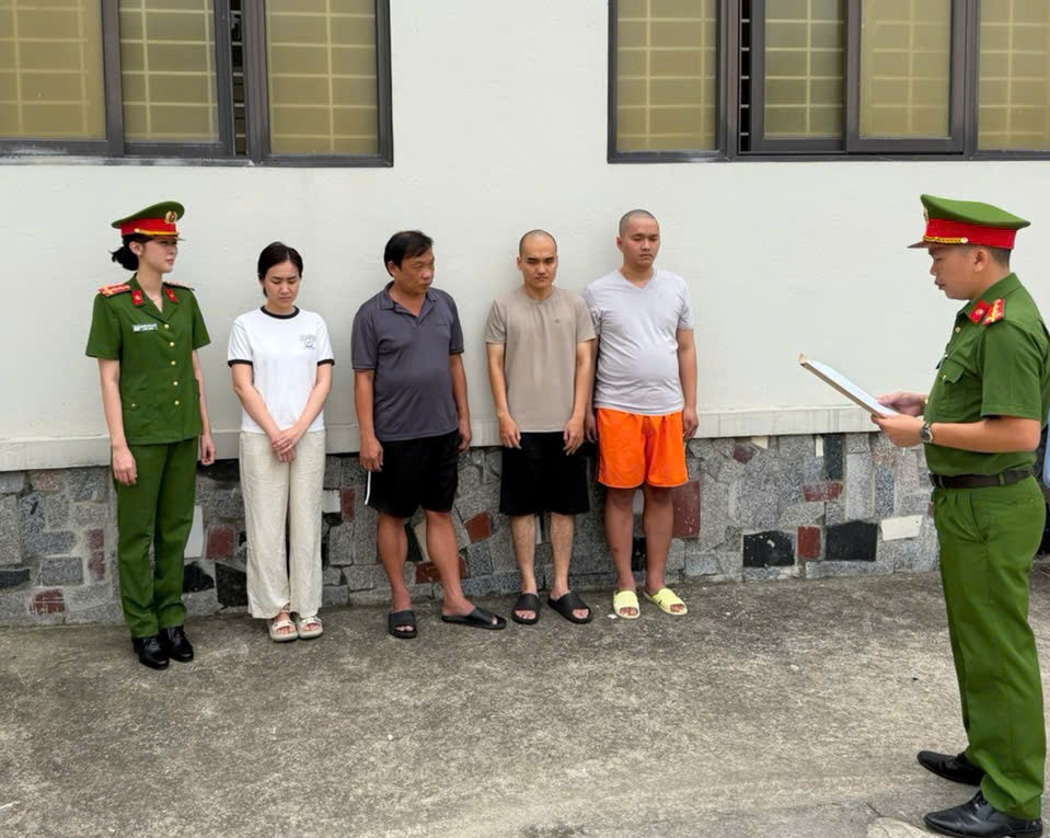 Cơ quan Cảnh sát điều tra Công an tỉnh Thanh Hóa thi hành lệnh khởi tố bị can.jpg