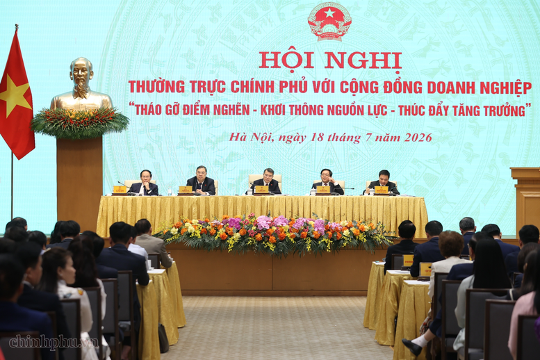 Thủ tướng cùng các Phó Thủ tướng chủ trì Hội nghị - Ảnh VGP.png