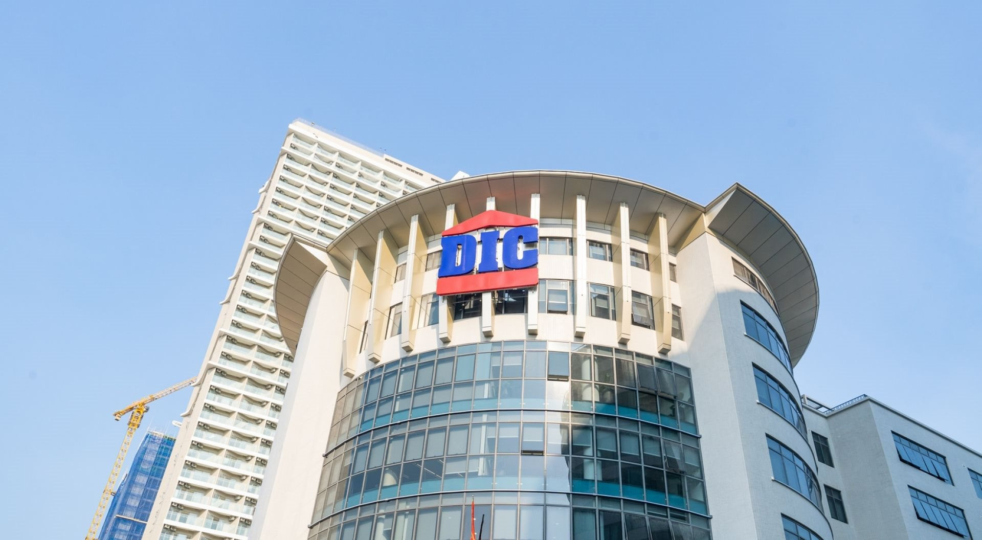 Giữa áp lực giải chấp, DIC Corp báo nhiều tín hiệu tích cực