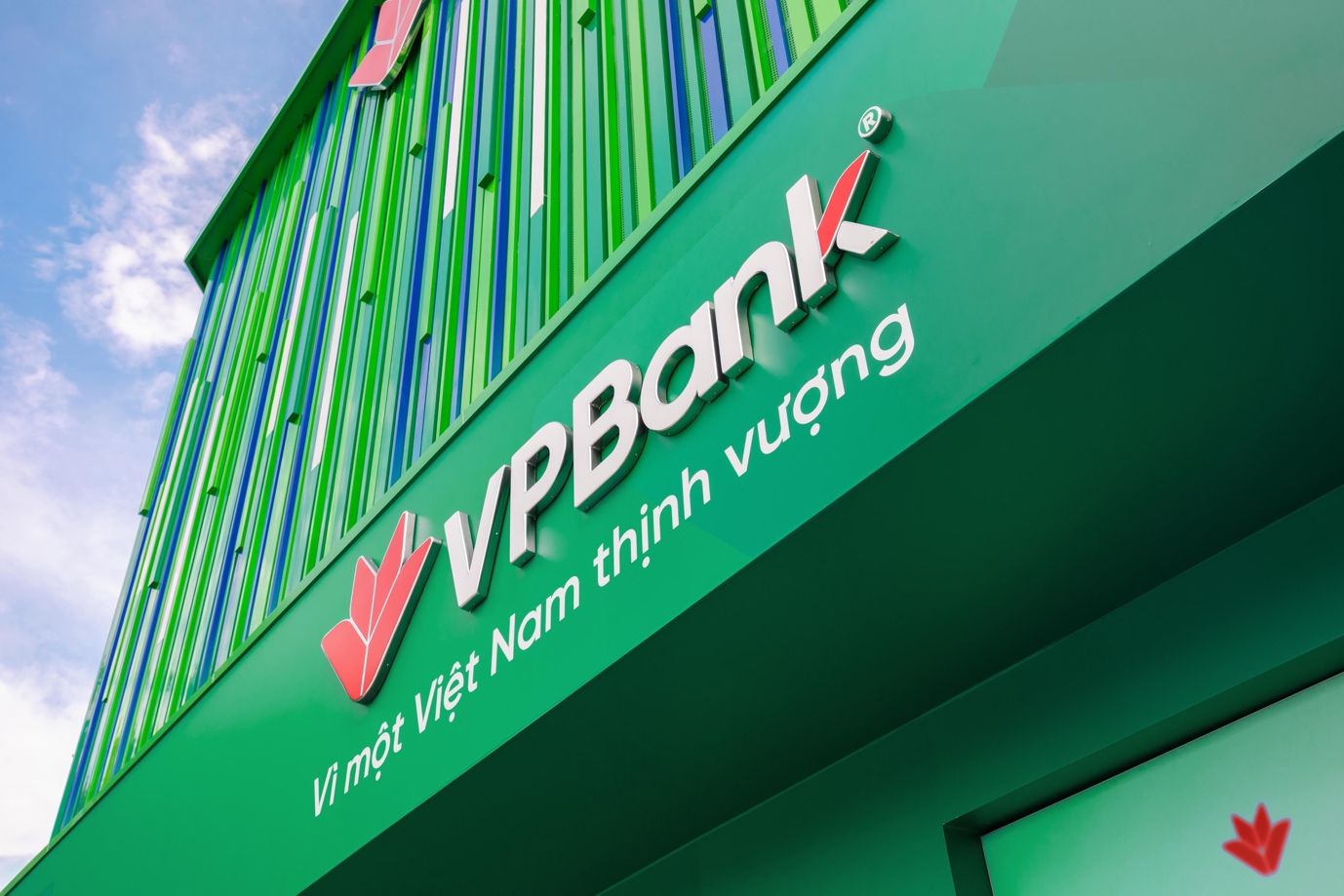Thấy gì từ kết quả kinh doanh quý II của VPBank?