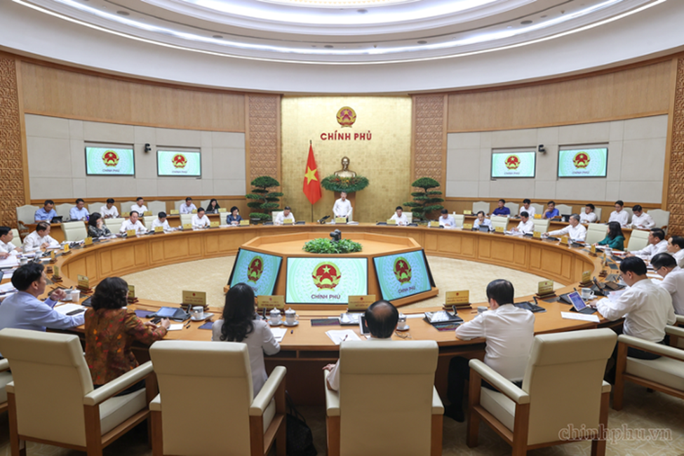Thủ tướng giao loạt nhiệm vụ về lãi suất, tín dụng, đầu tư và thể chế