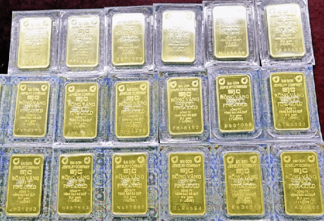 Giá vàng bật tăng mạnh, vàng miếng chạm 144 triệu đồng/lượng