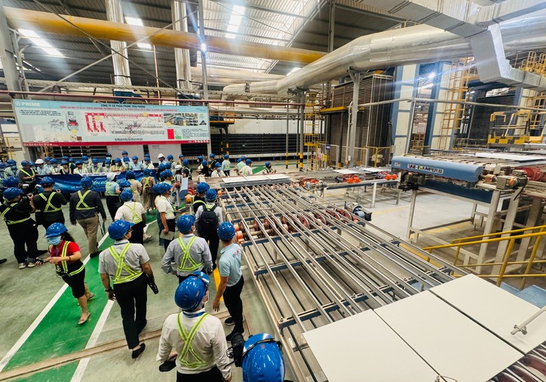 “Ông lớn” gạch ốp lát giảm 23.000 tấn CO2 mỗi năm nhờ chuyển đổi nhiên liệu