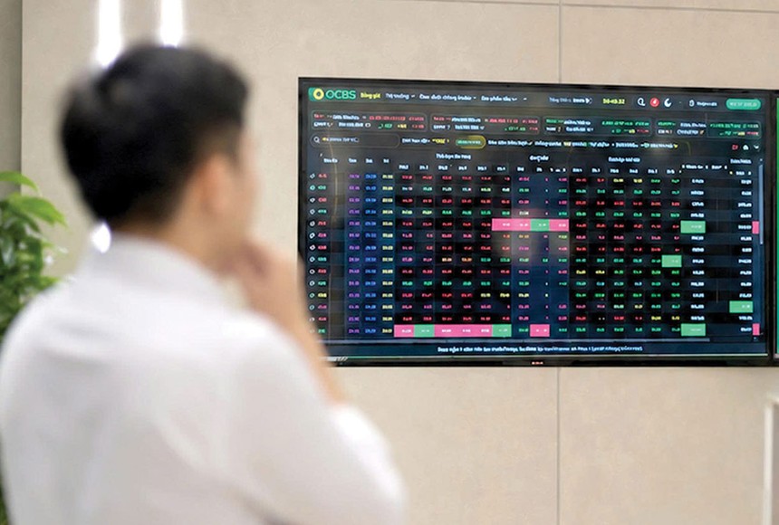 Nhận định thị trường phiên ngày 17/8: VN-Index có thể lùi sâu hơn, nhà đầu tư tránh bắt đáy sớm