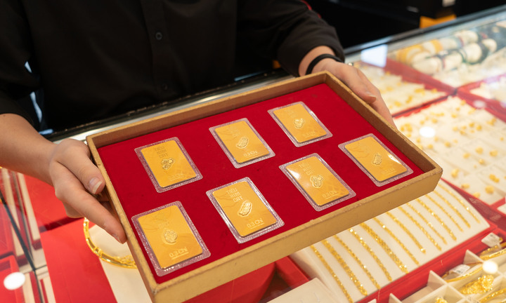 Giá vàng hôm nay (19/8): Rơi khỏi ngưỡng 4.400 USD/ounce