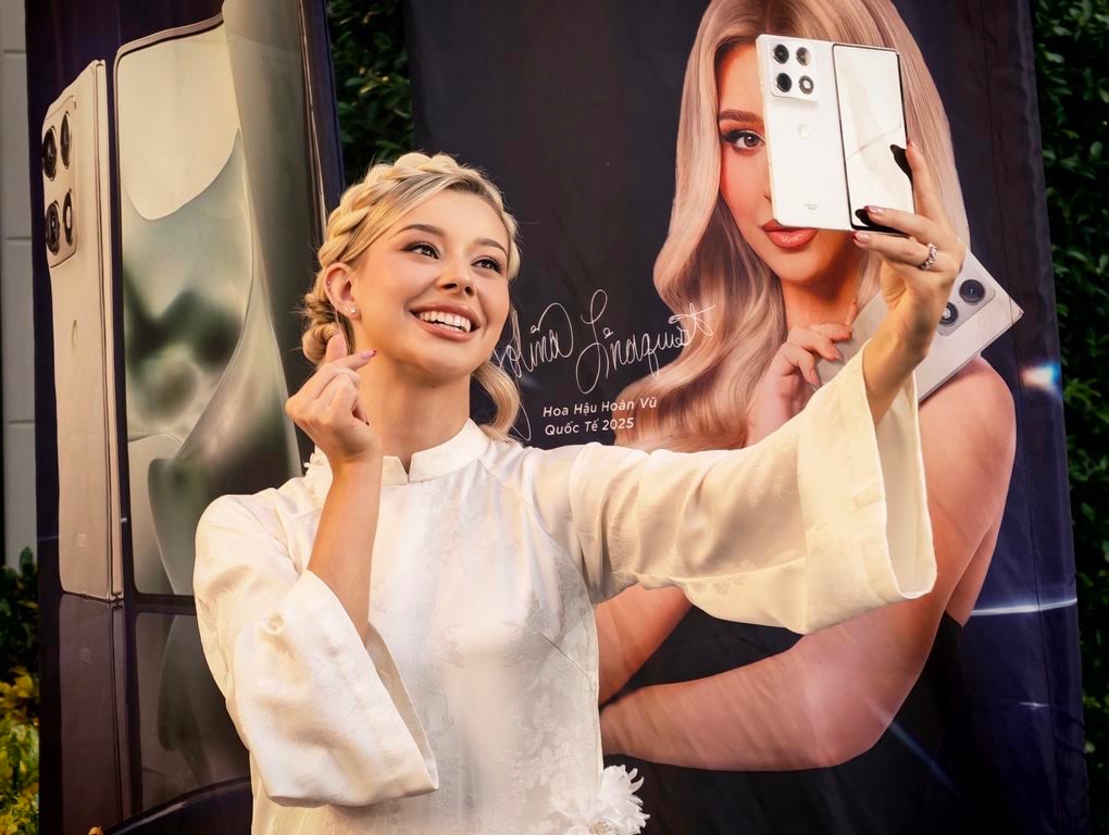 Motorola razr fold về Việt Nam: Smartphone dùng kính Gorilla Glass Ceramic 3, giá 49,99 triệu đồng