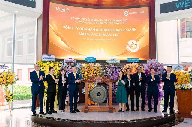 Chứng khoán LPBank đổi tên thành Chứng khoán LPS ngay sau khi lên HOSE