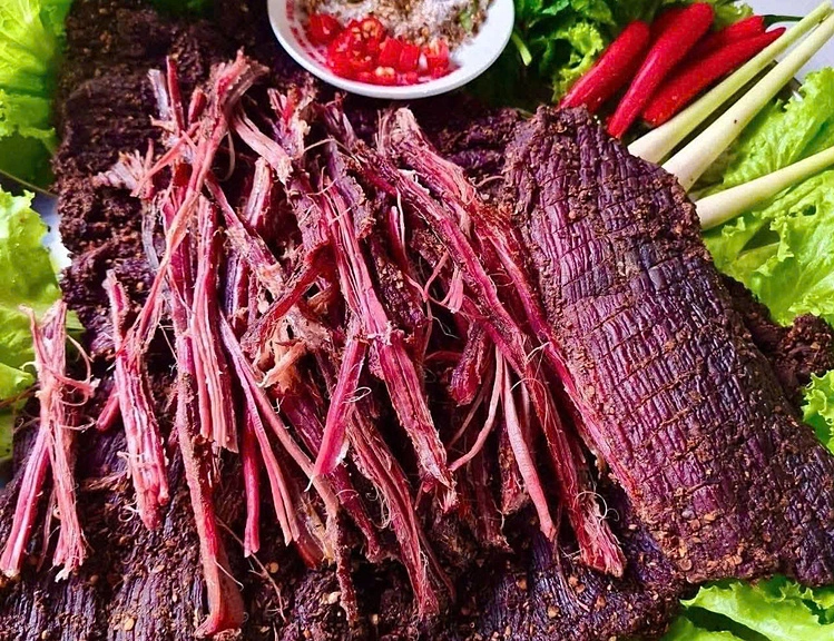 Cuộc đua “thịt trâu gác bếp” trên sàn TMĐT: Lâm A Tuyến thu 18 tỷ, Huyền Huho vẫn trong top 4
