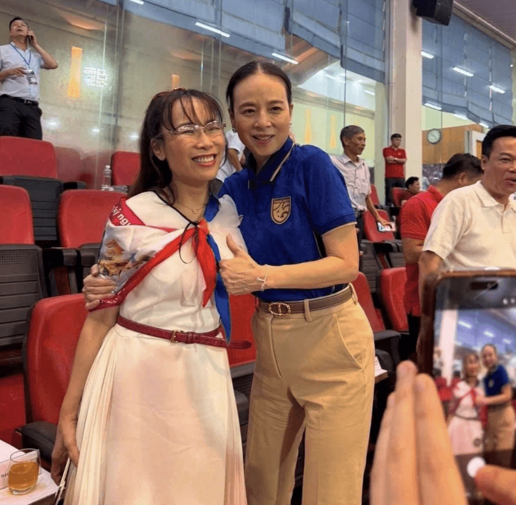 Tỷ phú Nguyễn Thị Phương Thảo hội ngộ Madam Pang, tặng quà cho đội tuyển Việt Nam sau chức vô địch