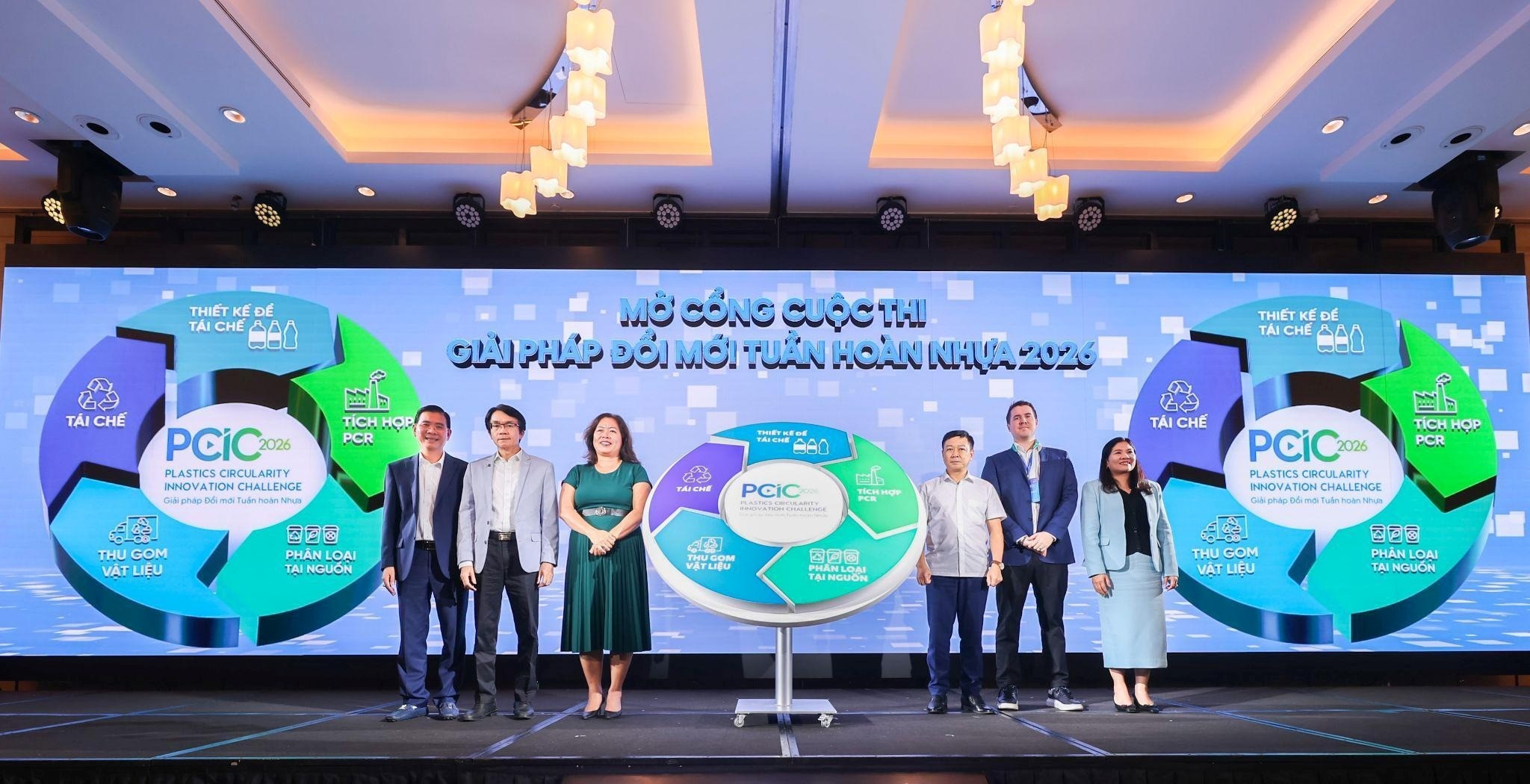 TP.HCM khơi thông chuỗi tuần hoàn nhựa từ phân loại rác đến đổi mới sáng tạo