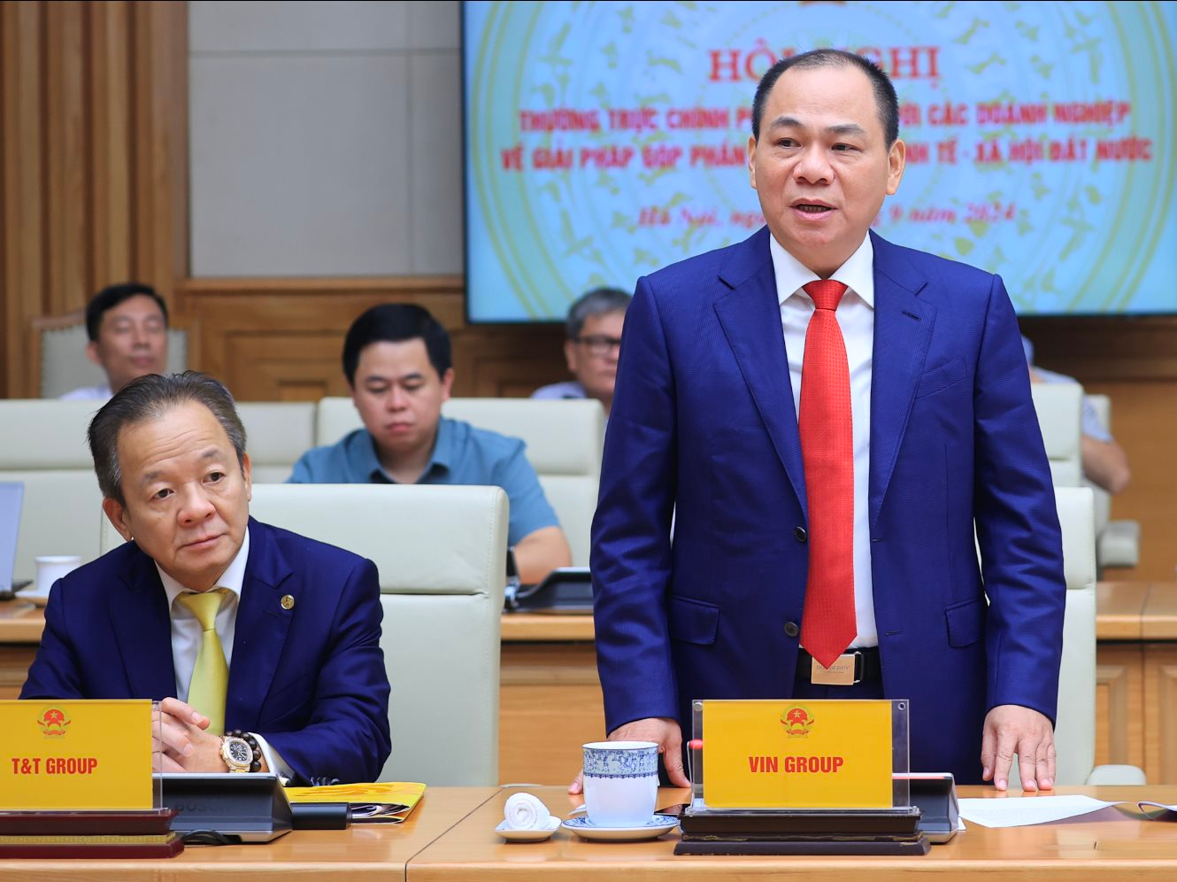 Chủ tịch Vingroup Phạm Nhật Vượng nhận thù lao 0 đồng