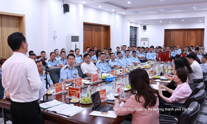 Hà Nội siết kiểm soát hàng giả, an toàn thực phẩm trong cao điểm cuối năm