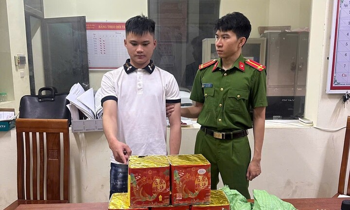 Khởi tố, bắt tạm giam nam thanh niên tàng trữ pháo hoa nổ trái phép