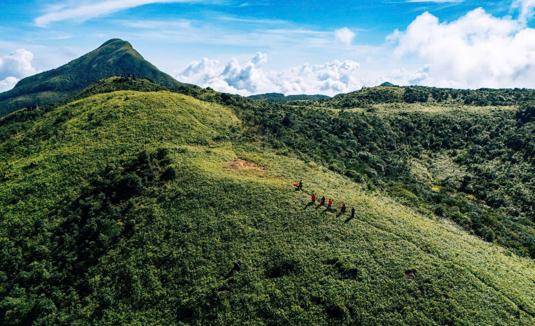Việt Nam sắp có khu du lịch trên đỉnh núi cao 1.000m - Ảnh 2