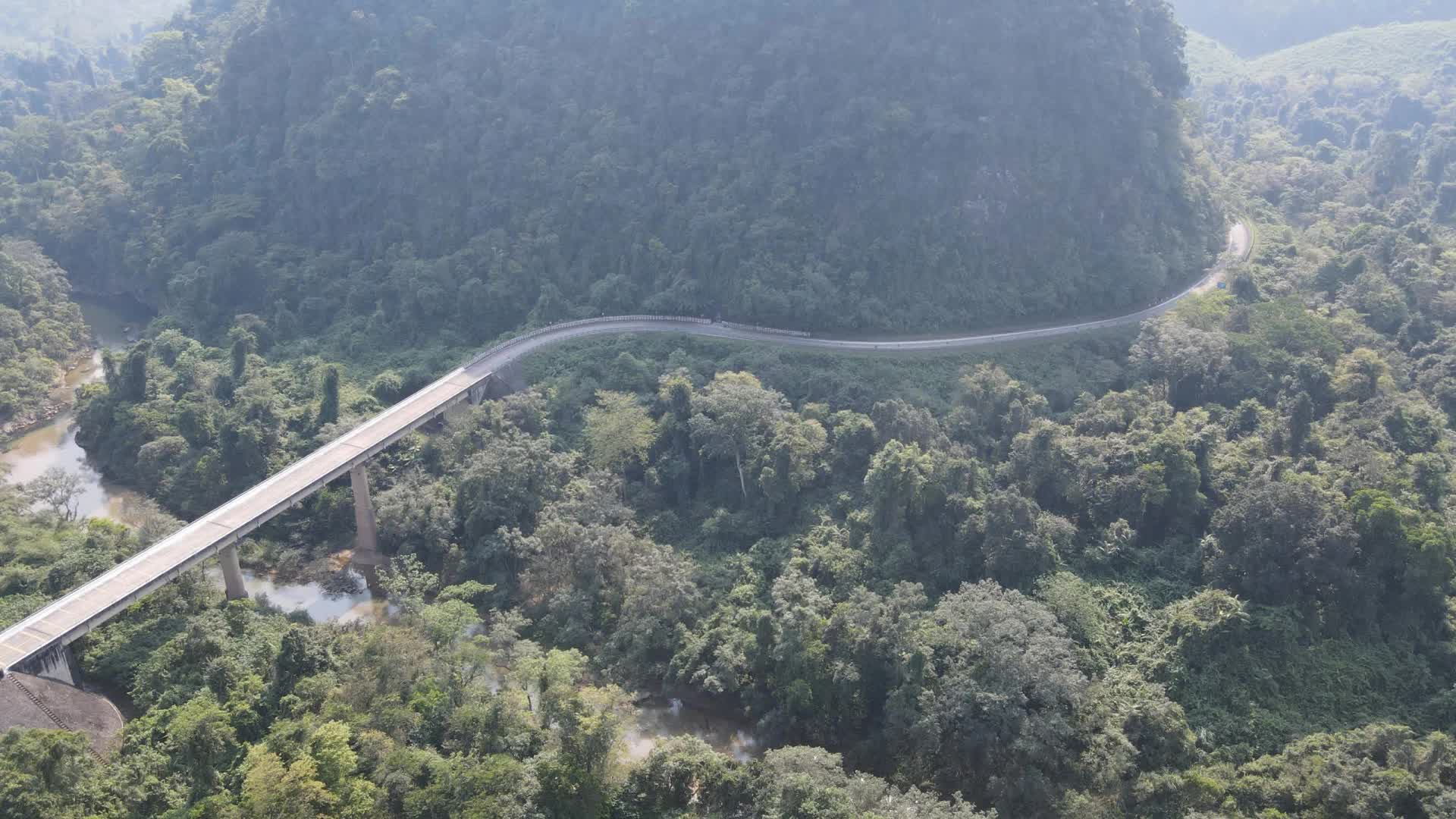 Việt Nam sắp có khu du lịch trên đỉnh núi cao 1.000m - Ảnh 1