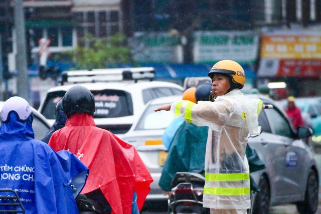 Một doanh nghiệp bảo hiểm ghi nhận 58 vụ tổn thất sau mưa lớn, 57 vụ liên quan ô tô ngập nước