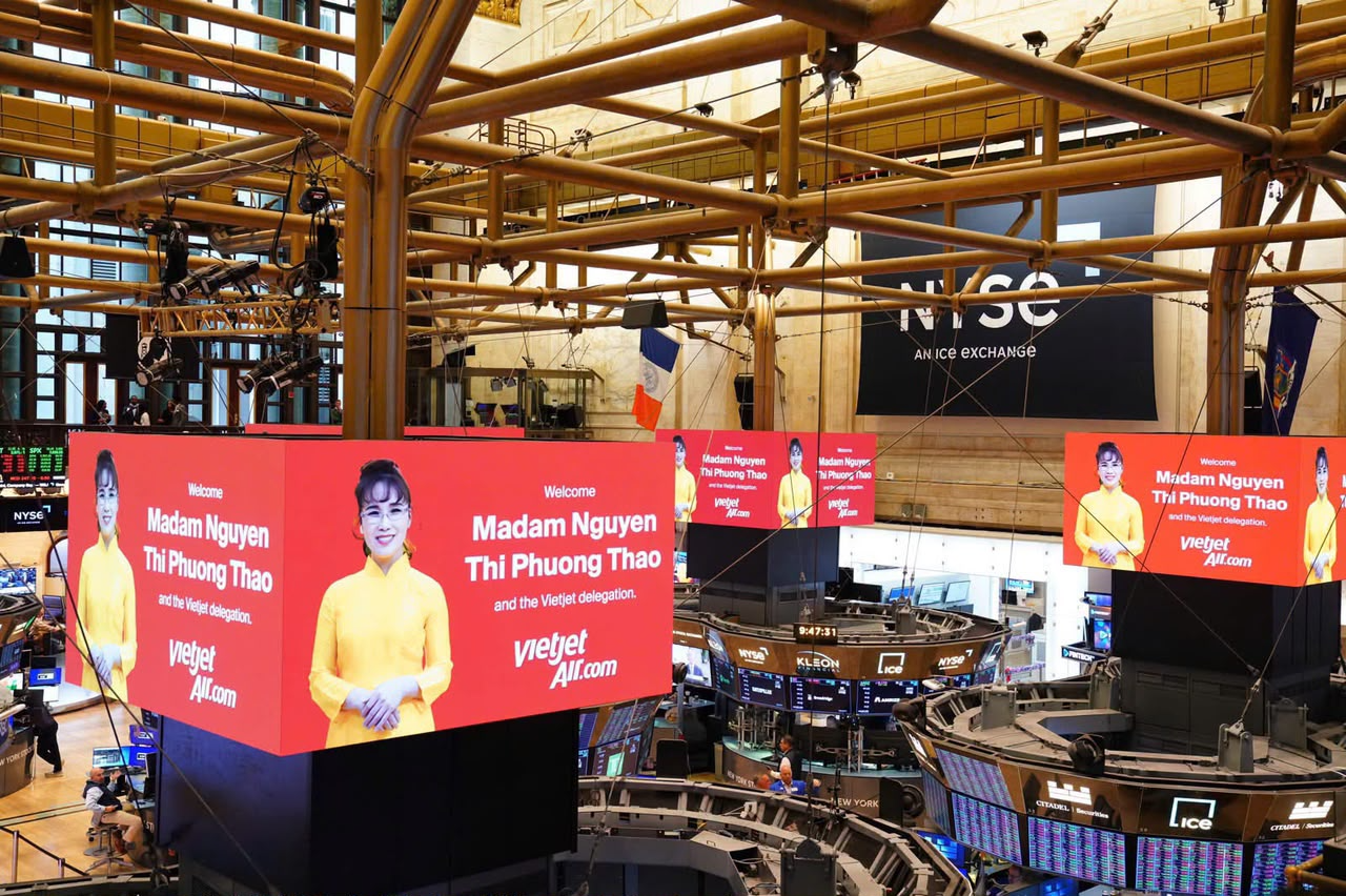 Người giàu thứ 2 Việt Nam dự lễ rung chuông mở phiên tại NYSE cùng Ngoại trưởng Mỹ