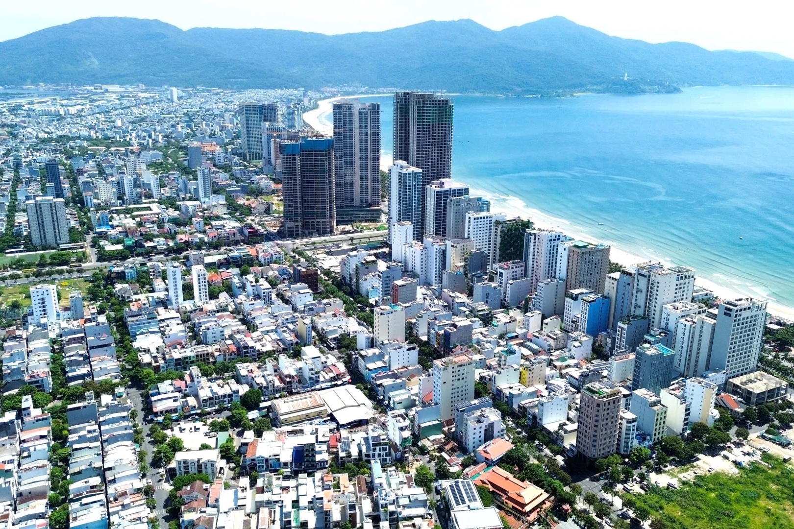 Cầu giảm 18%, giá chỉ giảm 1%: Nghịch lý biệt thự Đà Nẵng