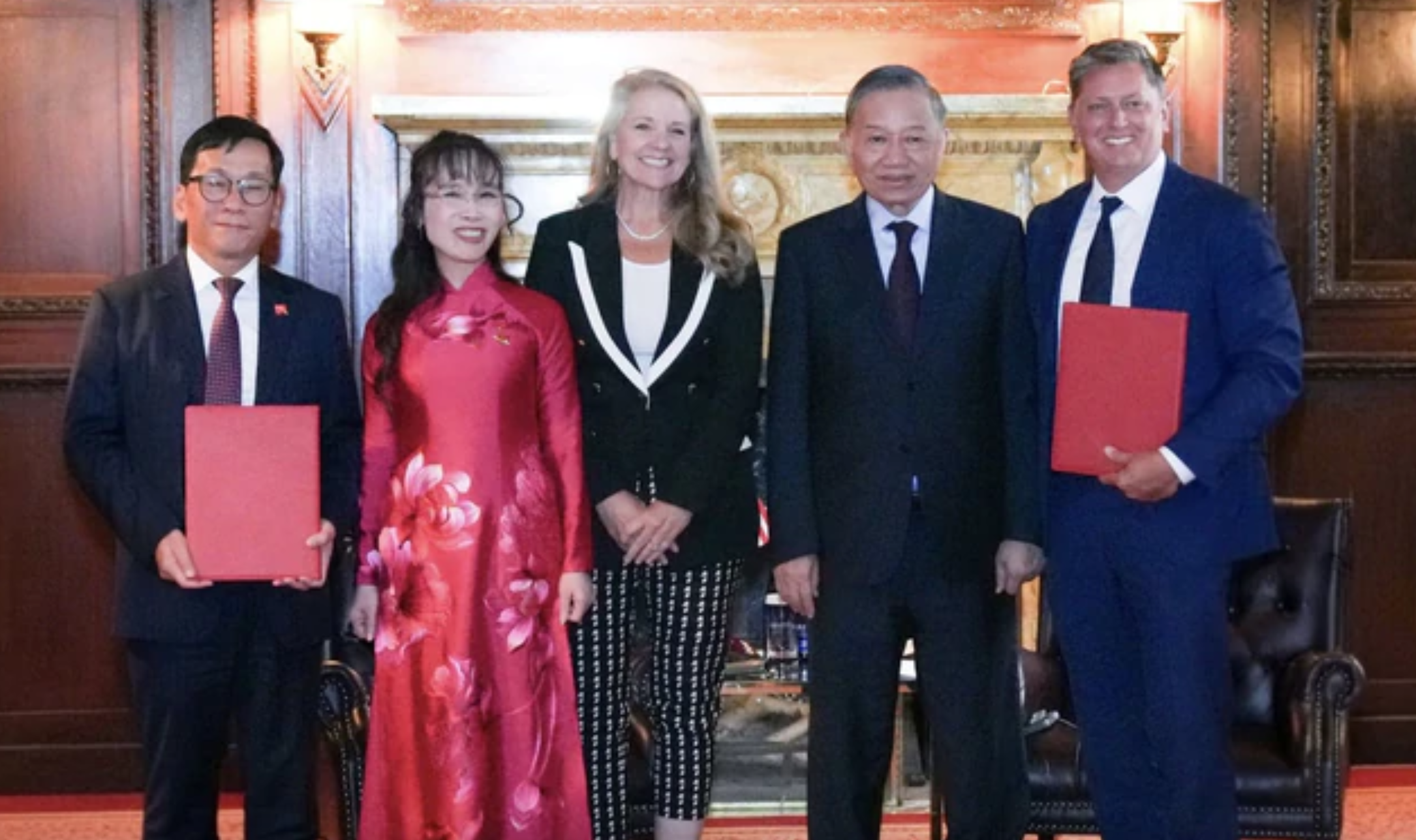 Tỷ phú Nguyễn Thị Phương Thảo ký thỏa thuận doanh nghiệp của Elon Musk, đưa Wi-Fi lên 120 máy bay