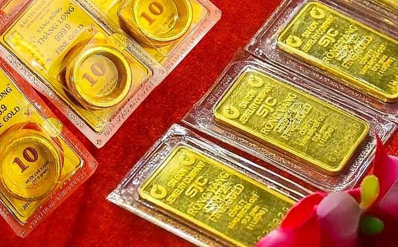 Giá vàng rơi xuống mức thấp nhất một tháng