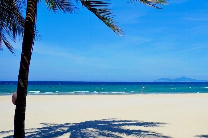 Bãi biển từng lọt “mắt xanh” Forbes, nhìn từ trên cao như dải lụa dài 5km bên Đà Nẵng