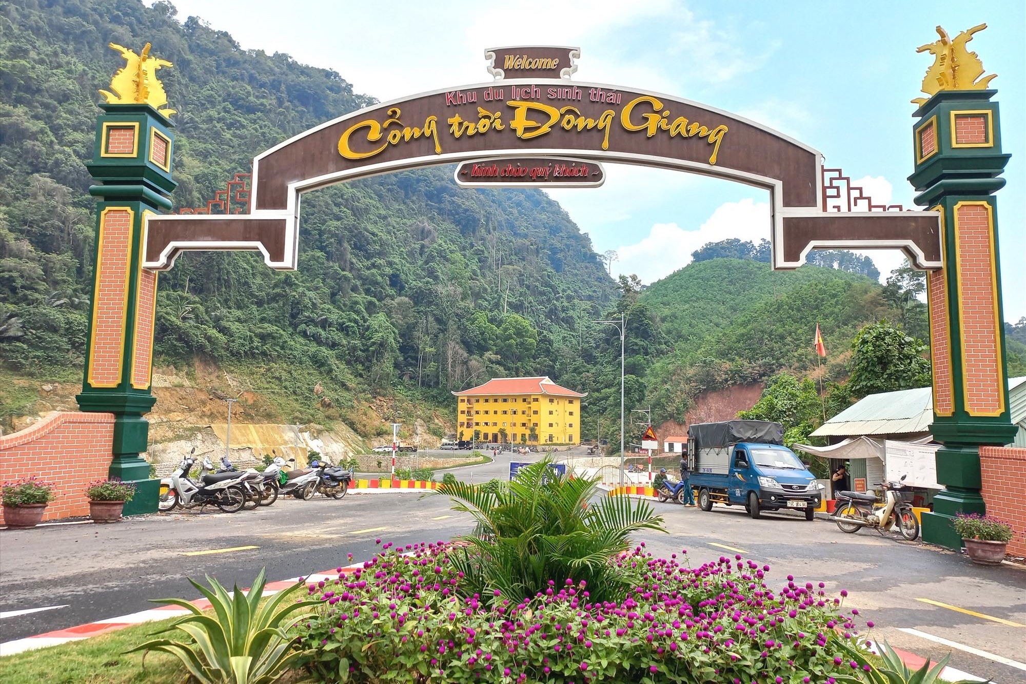 Nơi được ví như “cổng trời” giữa đại ngàn miền Trung: Rộng 120 ha, có 25 thác nước và hang động 9 tầng