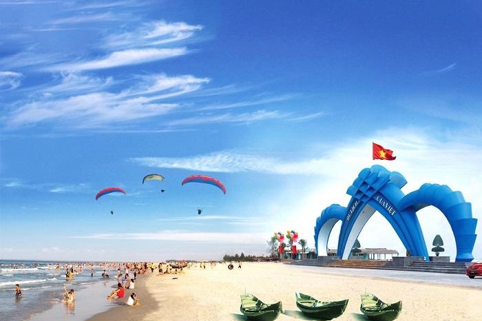Bãi biển giữa “miền đất lửa” Việt Nam: Cát trắng trải dài, nước xanh mát và bình minh đẹp như tranh