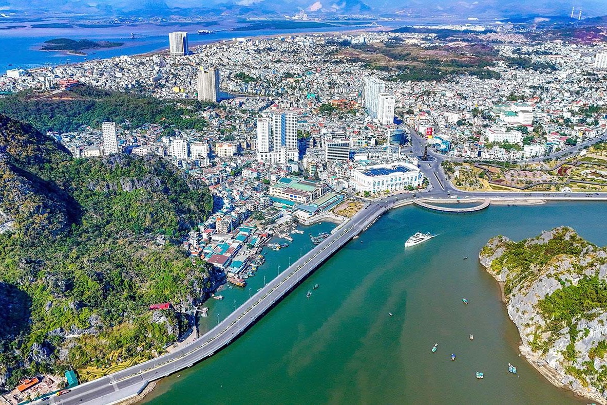 Quảng Ninh tổng kết sau 1 tháng lên thành phố, mở thêm hướng phát triển "siêu đặc khu"